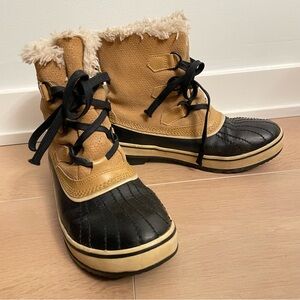 SOREL Faux-Fur Lined Boots - Cream & White